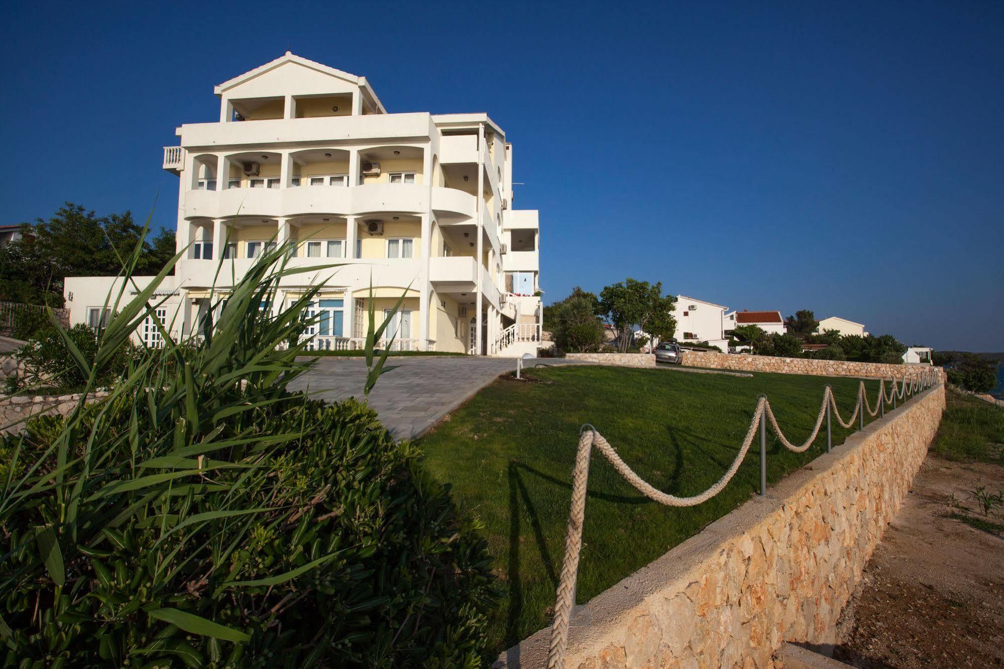 Hotel Vila 4M Razanac Luaran gambar