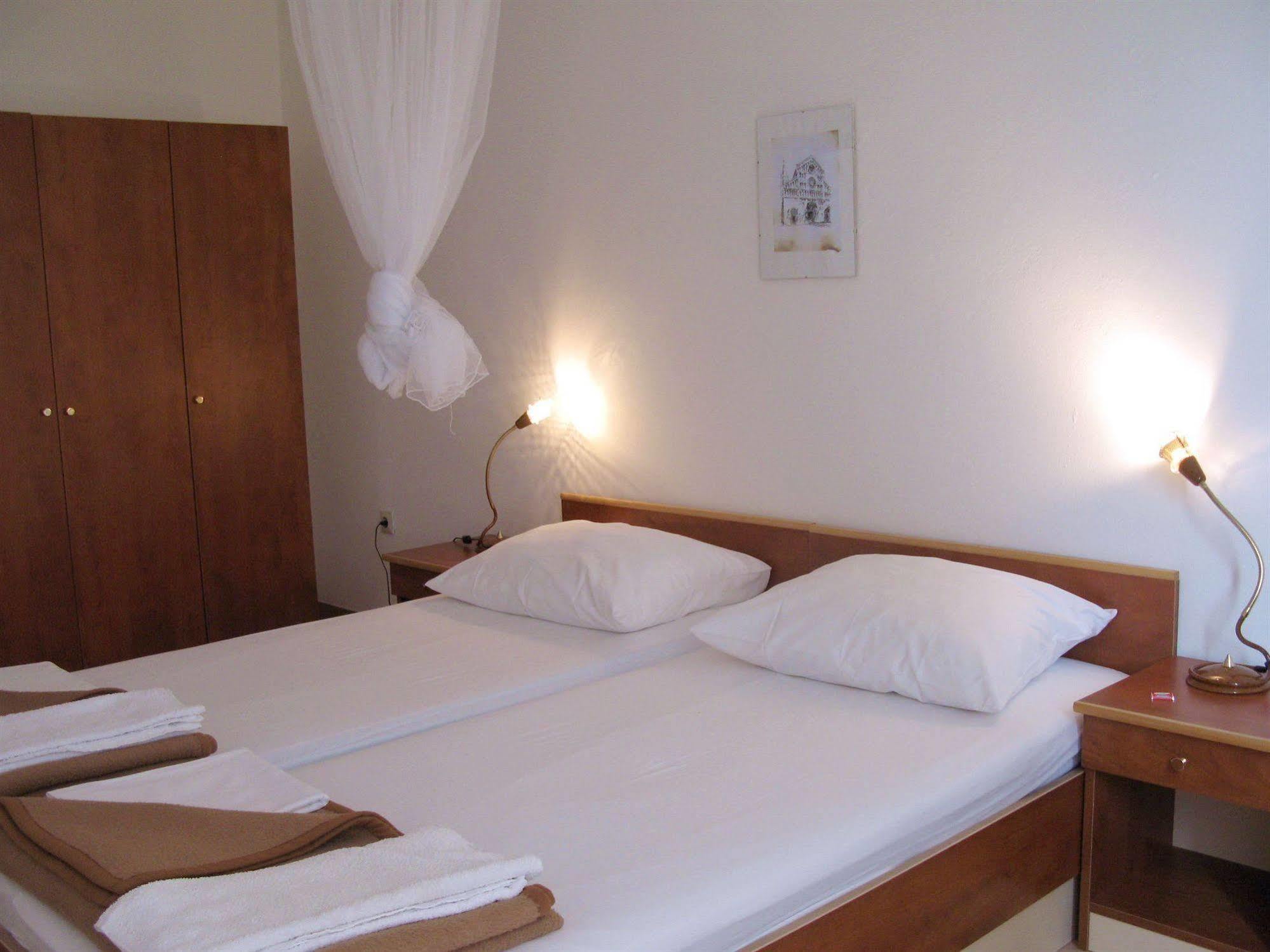 Hotel Vila 4M Razanac Luaran gambar