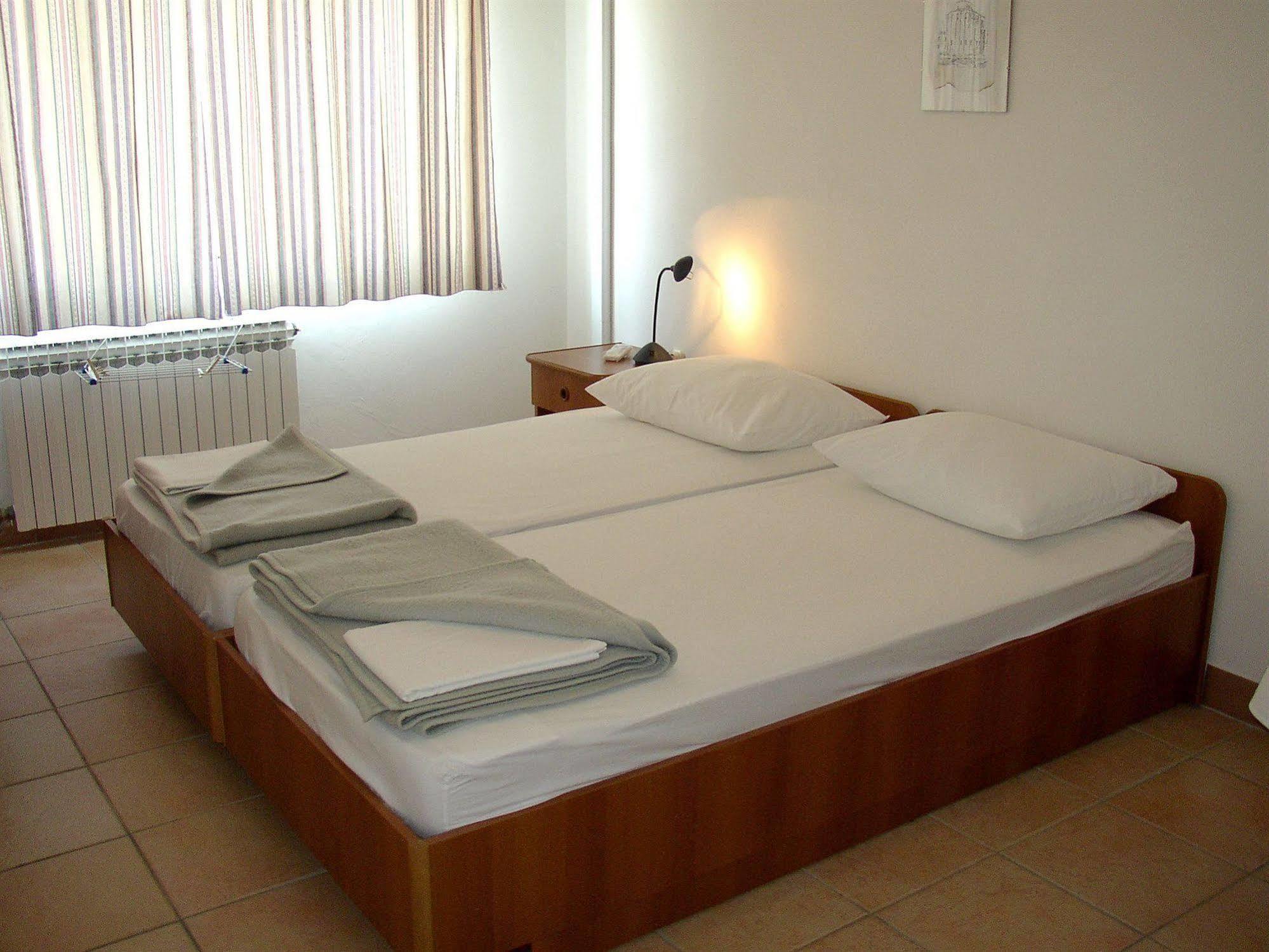 Hotel Vila 4M Razanac Luaran gambar