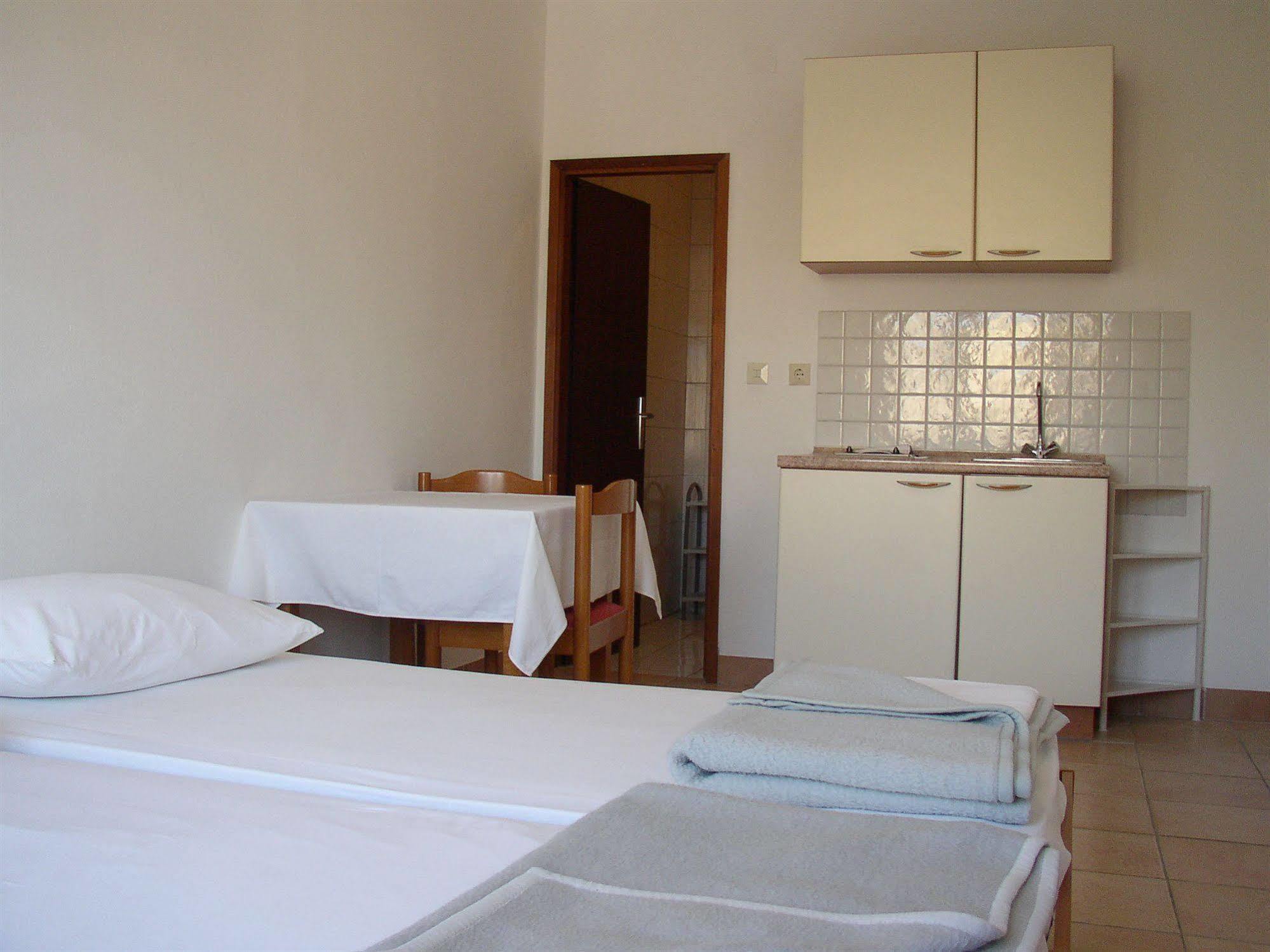 Hotel Vila 4M Razanac Luaran gambar