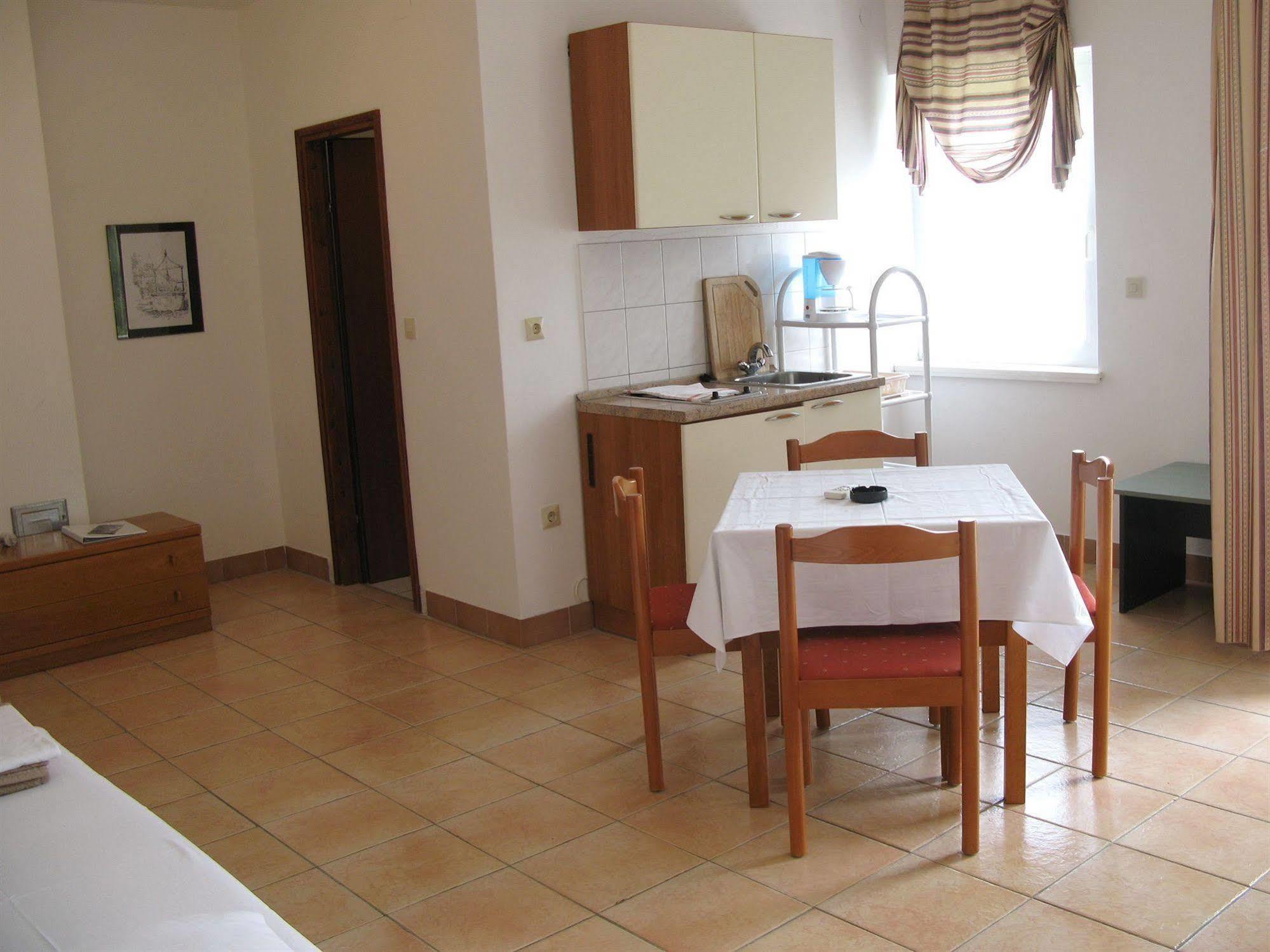 Hotel Vila 4M Razanac Luaran gambar